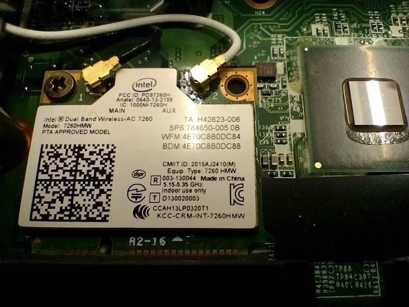 Intel AC7260HMW無線LANカードの実装状態を撮影した写真